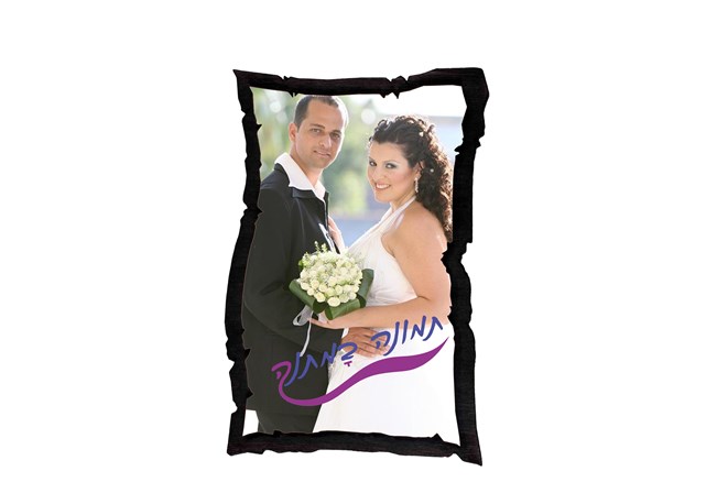 כרית נוי מעוצבת עם הדפסה של זוג חתן וכלה בטקס חתונה קייצי